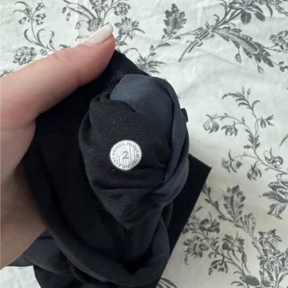 Lululemon Wunder Train Shorts 6" - Picture 3 of 3